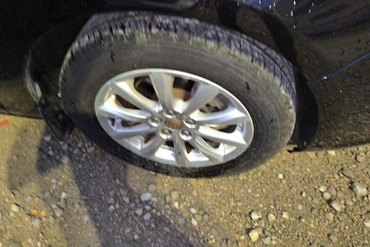 Used Buick GT 2013 GT 1.8L Automatic Fashion Edition Right Front Wheel Hub