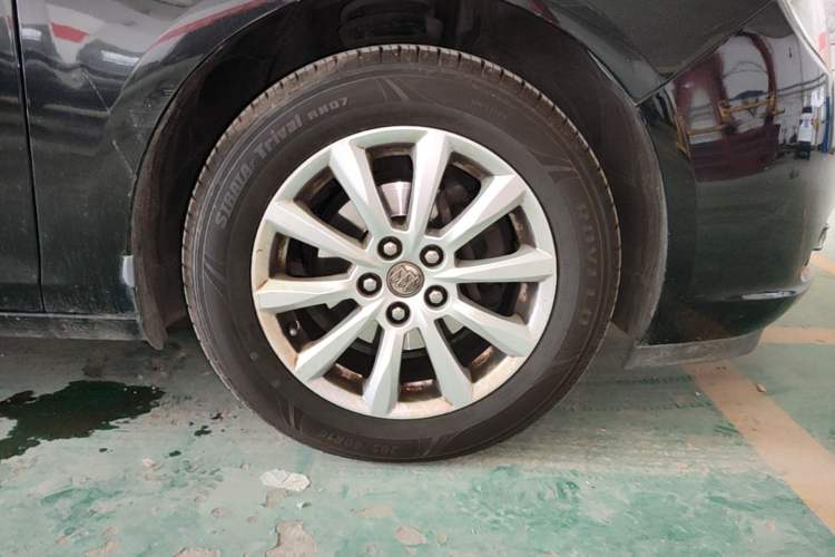 Used Buick GT 2013 GT 1.6L Automatic Fashion Edition Right Front Wheel Hub