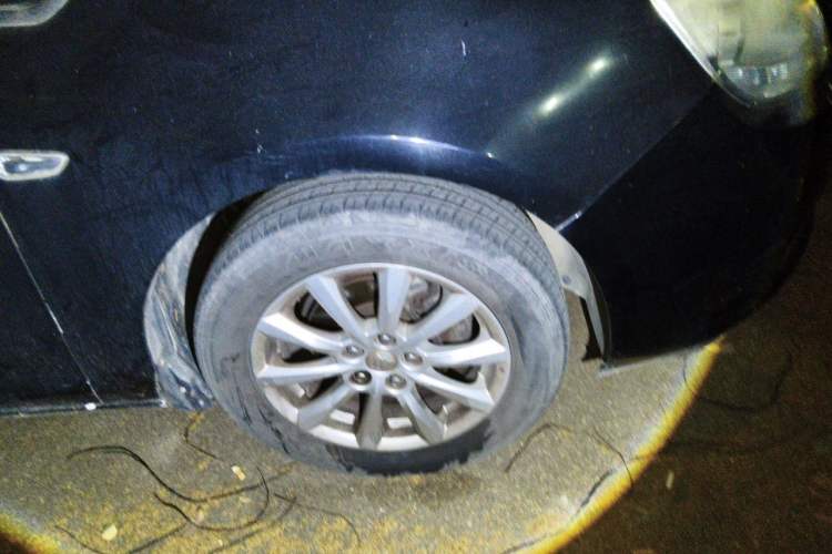 Used Buick GT 2013 GT 1.6L Automatic Fashion Edition Right Front Wheel Hub