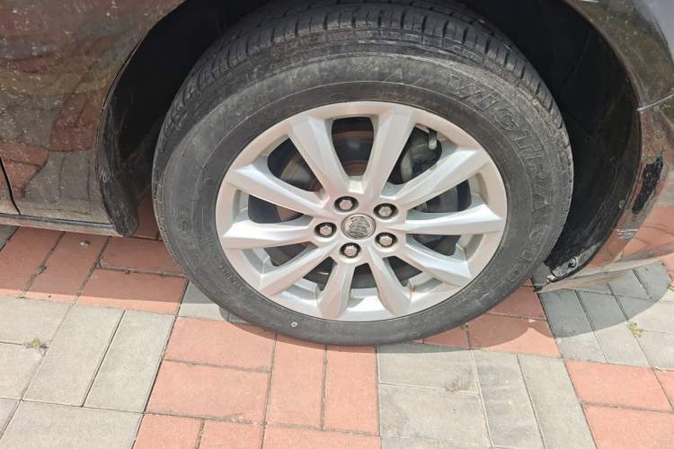Used Buick GT 2013 GT 1.6L Automatic Fashion Edition Right Front Wheel Hub