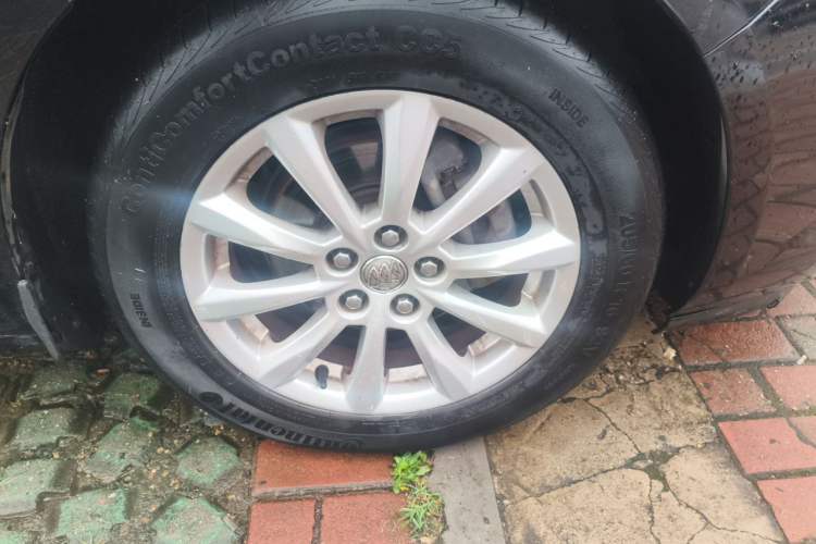 Used Buick GT 2013 GT 1.6L Manual Entry-Level Model Right Front Wheel Hub