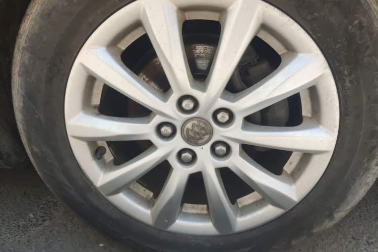 Used Buick GT 2013 GT 1.6L Manual Comfort Edition Right Front Wheel Hub