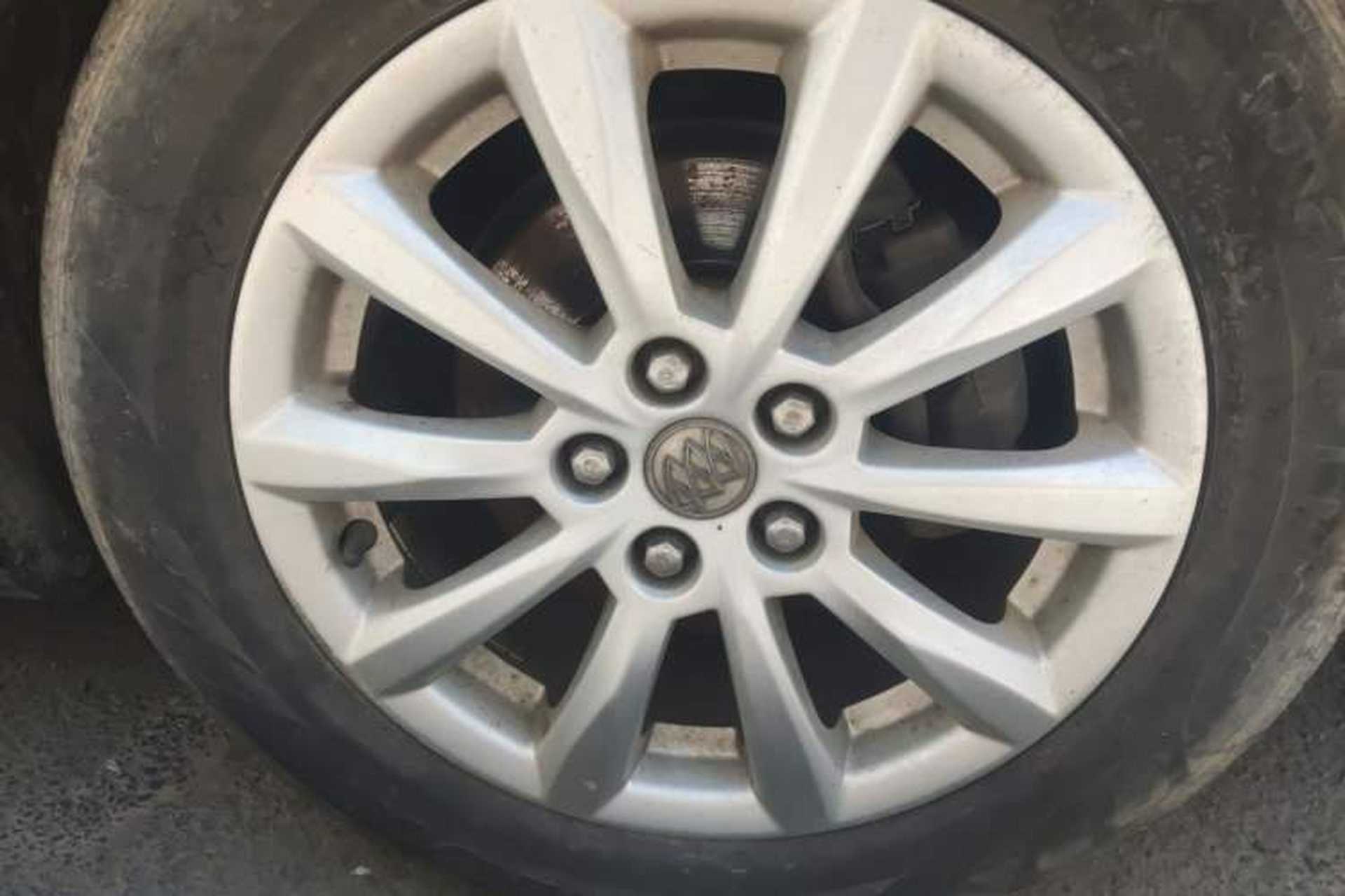 Used Buick GT 2013 GT 1.6L Manual Comfort Edition Right Front Wheel Hub