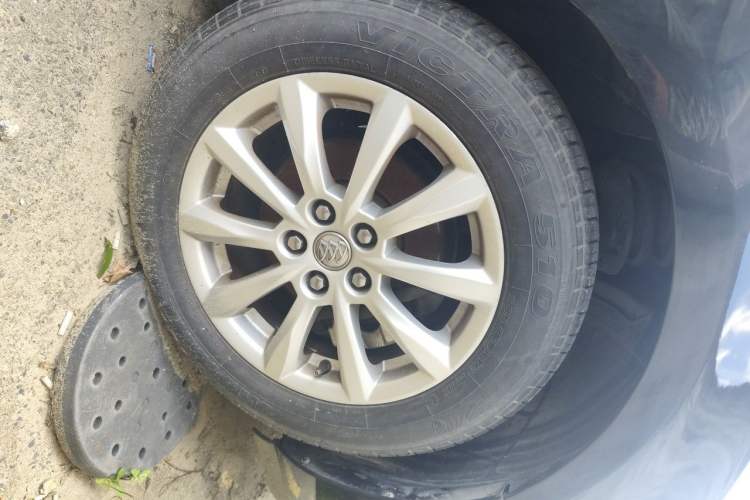 Used Buick GT 2013 GT 1.6L Manual Entry-Level Model Right Front Wheel Hub
