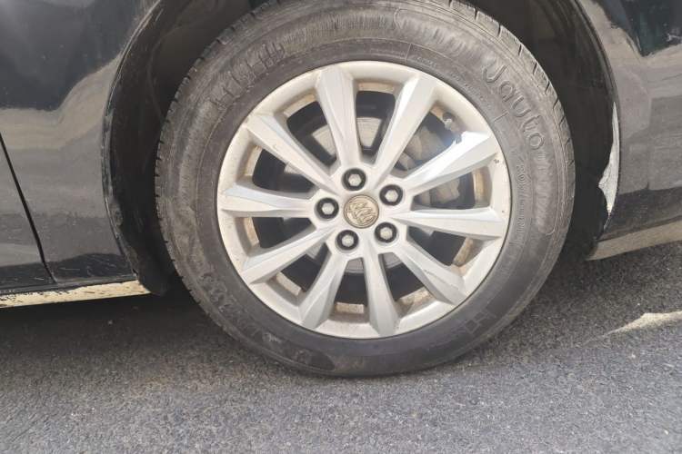 Used Buick GT 2013 GT 1.6L Automatic Fashion Edition Right Front Wheel Hub