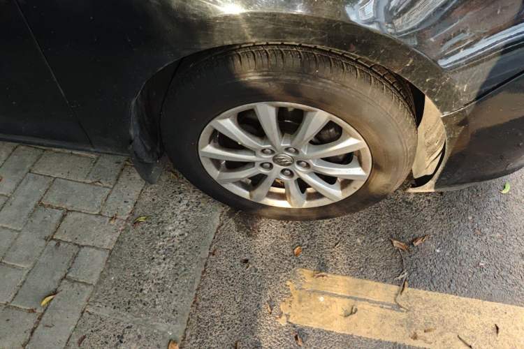 Used Buick GT 2013 GT 1.6L Automatic Fashion Edition Right Front Wheel Hub