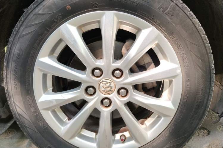 Used Buick GT 2013 GT 1.6L Automatic Fashion Edition Right Front Wheel Hub