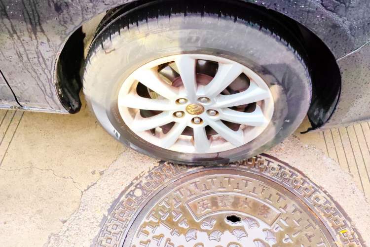 Used Buick GT 2013 GT 1.6L Automatic Fashion Edition Right Front Wheel Hub