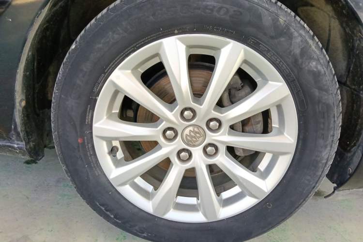 Used Buick GT 2013 GT 1.6L Manual Entry-Level Model Right Front Wheel Hub