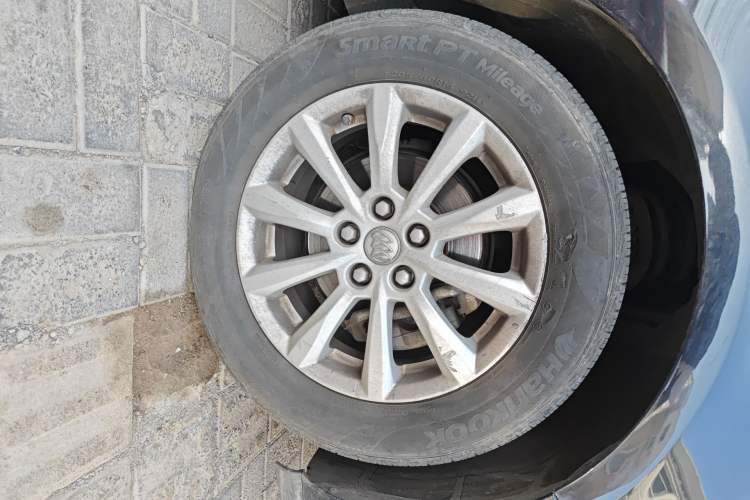 Used Buick GT 2013 GT 1.6L Automatic Fashion Edition Right Front Wheel Hub