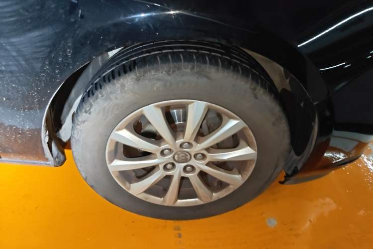 Used Buick GT 2013 GT 1.6L Manual Entry-Level Model Right Front Wheel Hub