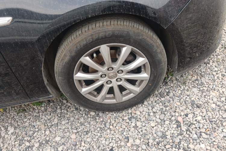 Used Buick GT 2013 GT 1.6L Manual Comfort Edition Right Front Wheel Hub