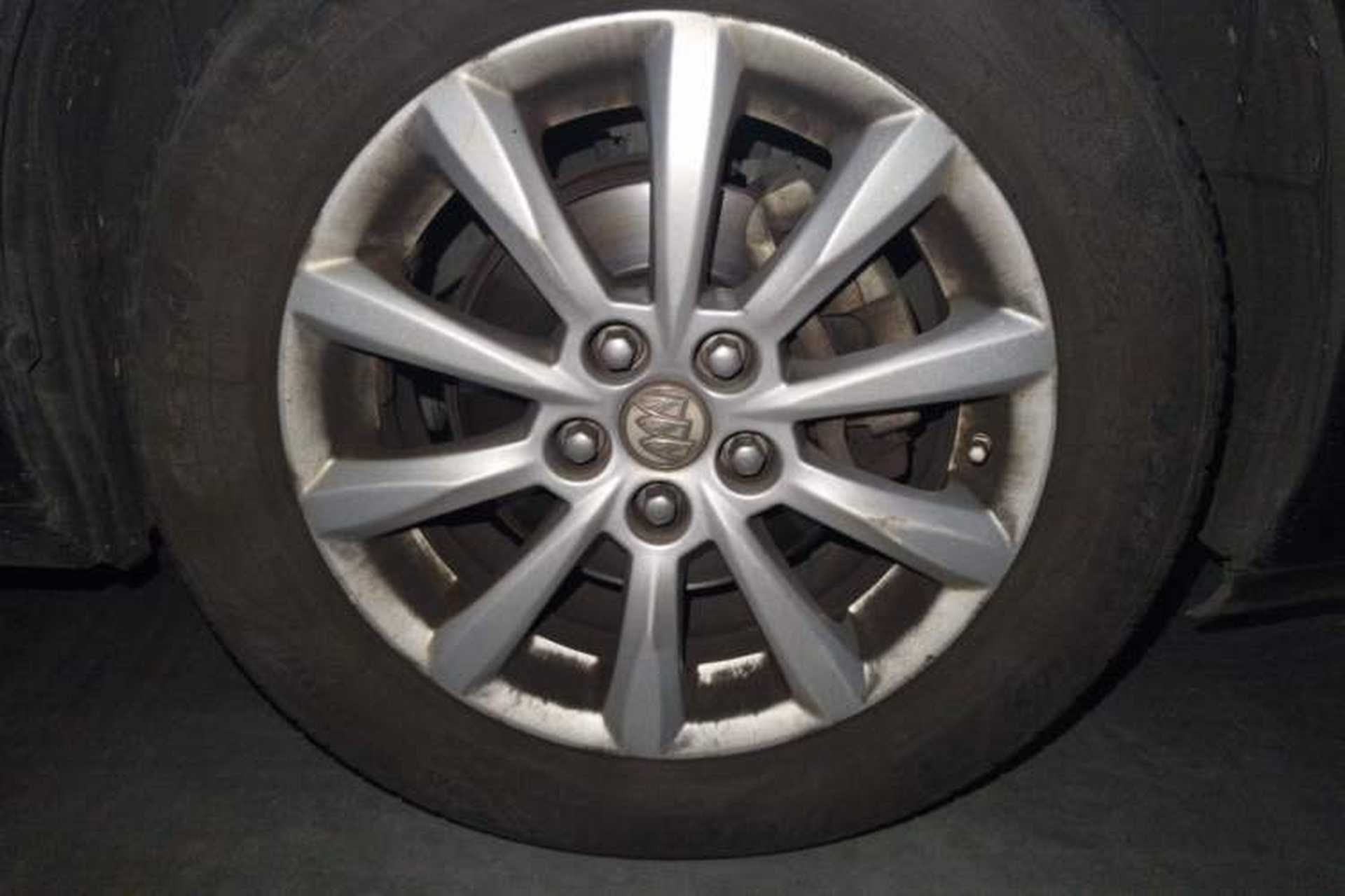 Used Buick GT 2013 GT 1.8L Automatic Fashion Edition Right Front Wheel Hub