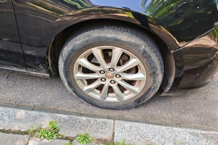 Used Buick GT 2013 GT 1.6L Automatic Fashion Edition Right Front Wheel Hub