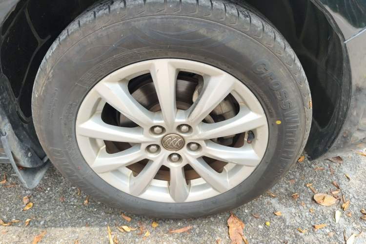 Used Buick GT 2013 GT 1.6L Manual Entry-Level Model Right Front Wheel Hub