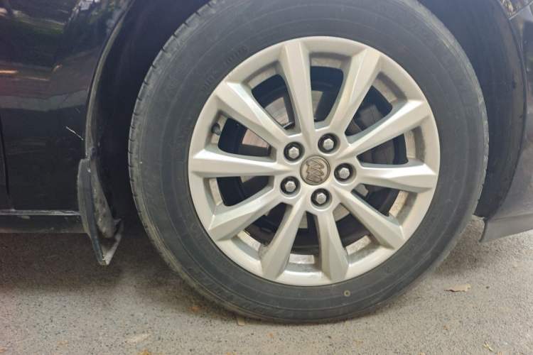 Used Buick GT 2013 GT 1.6L Manual Entry-Level Model Right Front Wheel Hub