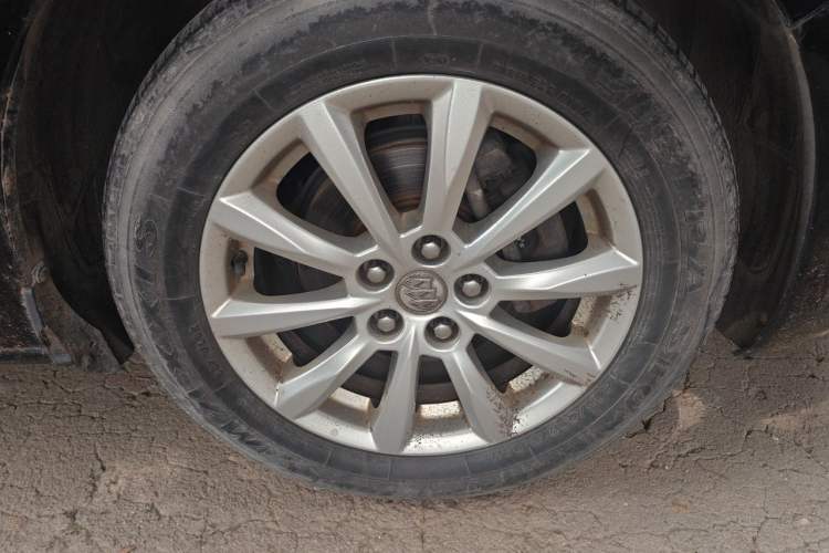 Used Buick GT 2013 XT 1.6L Manual Entry-Level Model Right Front Wheel Hub