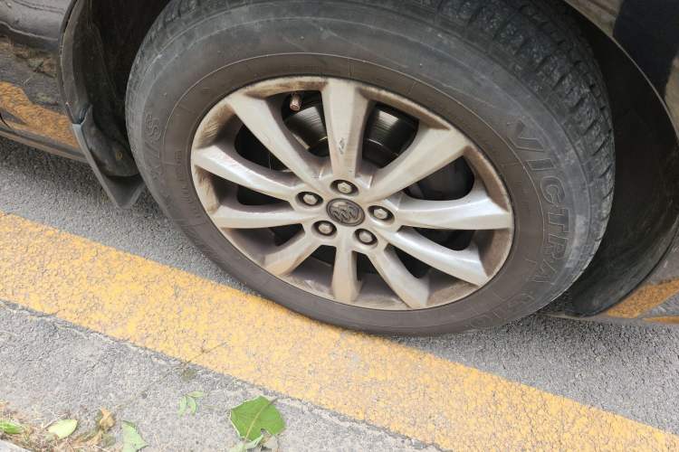 Used Buick GT 2013 GT 1.6L Manual Entry-Level Model Right Front Wheel Hub