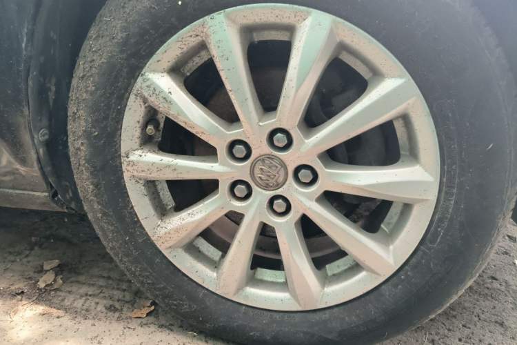 Used Buick GT 2013 GT 1.6L Manual Entry-Level Model Right Front Wheel Hub
