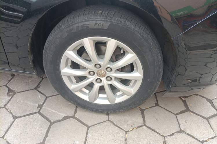 Used Buick GT 2013 GT 1.6L Automatic Fashion Edition Right Front Wheel Hub