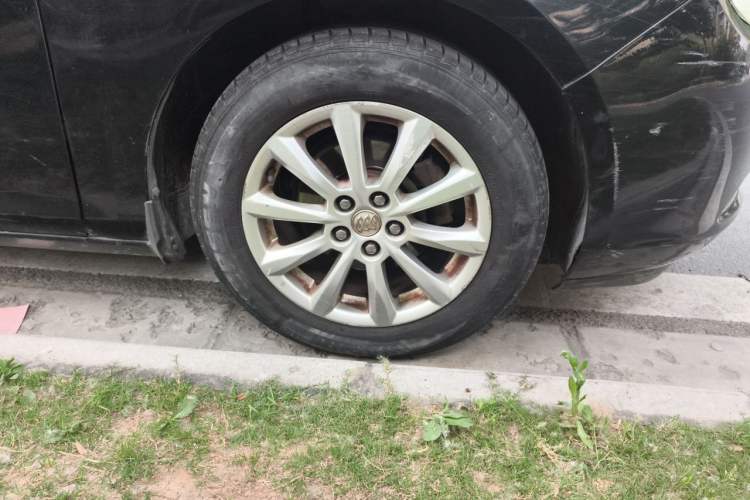Used Buick GT 2013 GT 1.6L Automatic Comfort Edition Right Front Wheel Hub