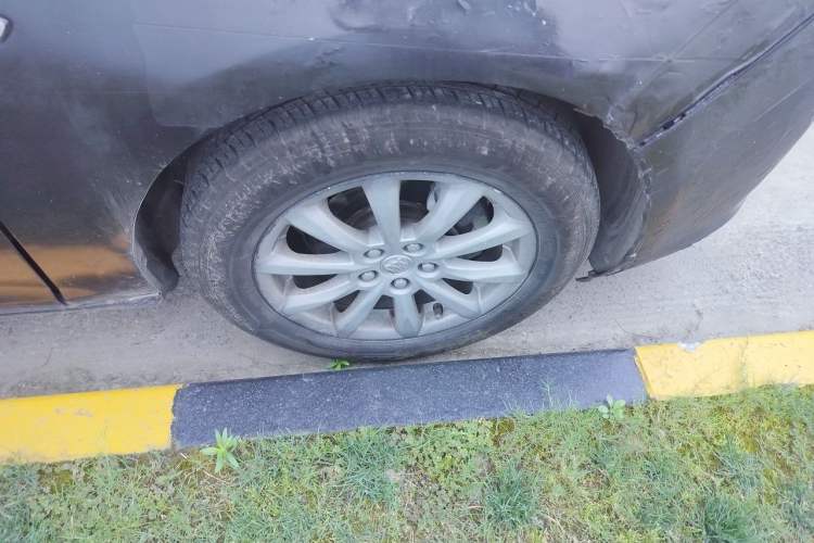 Used Buick GT 2013 GT 1.6L Manual Comfort Edition Right Front Wheel Hub