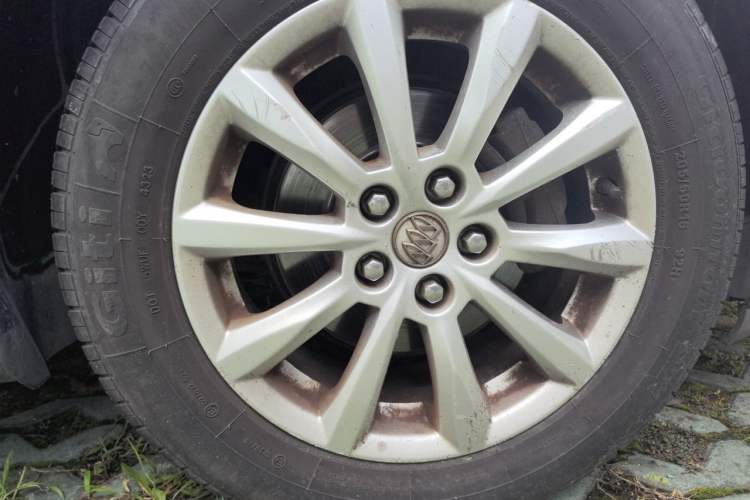 Used Buick GT 2013 GT 1.6L Automatic Fashion Edition Right Front Wheel Hub