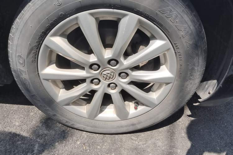 Used Buick GT 2013 GT 1.6L Automatic Fashion Edition Right Front Wheel Hub
