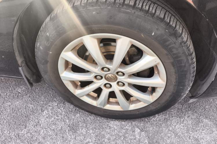 Used Buick GT 2013 GT 1.6L Manual Entry-Level Model Right Front Wheel Hub