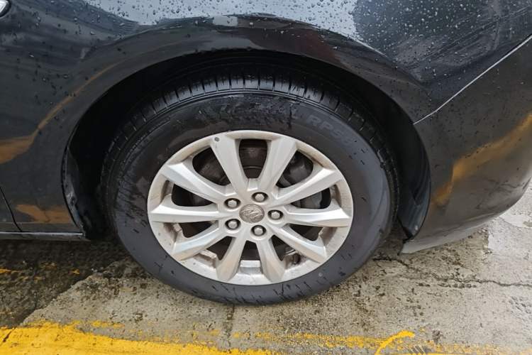 Used Buick GT 2013 GT 1.6L Manual Entry-Level Model Right Front Wheel Hub