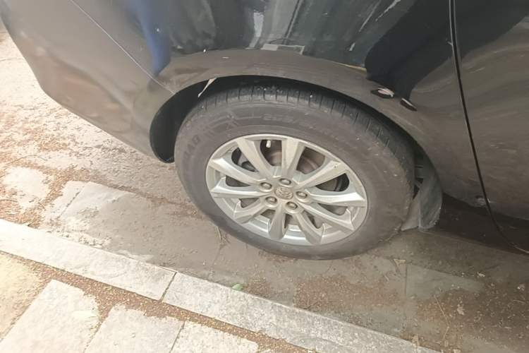 Used Buick GT 2013 GT 1.6L Automatic Fashion Edition Right Rear Wheel Hub