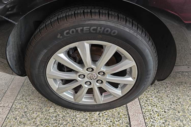 Used Buick GT 2013 GT 1.6L Automatic Fashion Edition Right Rear Wheel Hub