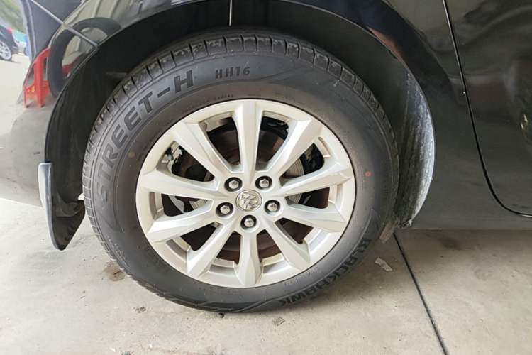 Used Buick GT 2013 GT 1.6L Automatic Fashion Edition Right Rear Wheel Hub