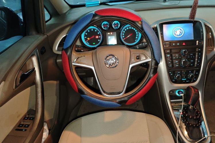Used Buick GT 2013 GT 1.6L Automatic Fashion Edition Steering Wheel