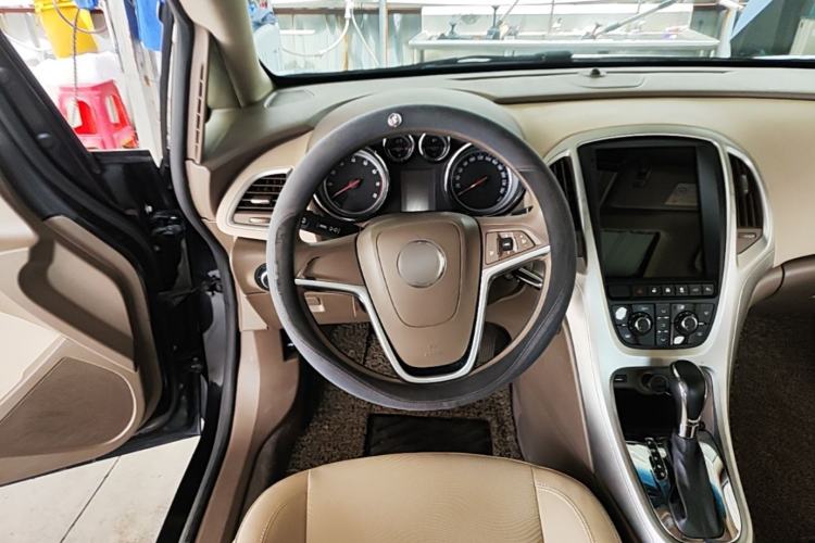 Used Buick GT 2013 GT 1.6L Automatic Fashion Edition Steering Wheel