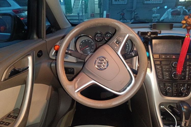 Used Buick GT 2013 GT 1.6L Automatic Fashion Edition Steering Wheel