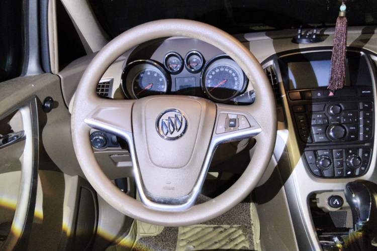 Used Buick GT 2013 GT 1.6L Automatic Fashion Edition Steering Wheel