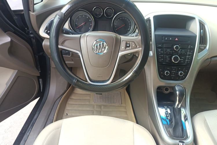 Used Buick GT 2013 GT 1.6L Automatic Fashion Edition Steering Wheel
