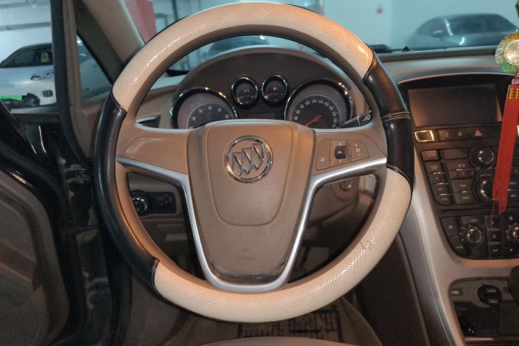 Used Buick GT 2013 GT 1.6L Automatic Fashion Edition Steering Wheel