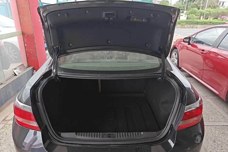 Used Buick GT 2013 GT 1.6L Automatic Fashion Edition Trunk