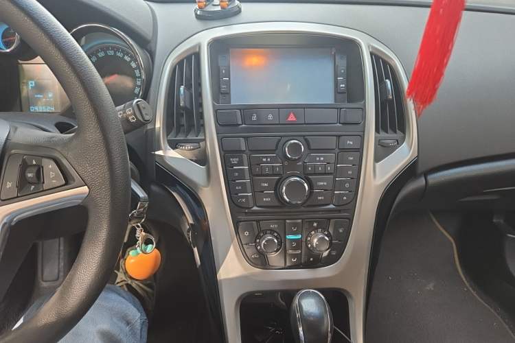 Used Buick GT 2013 XT 1.6L Automatic Comfort Edition Audio And AC Panel