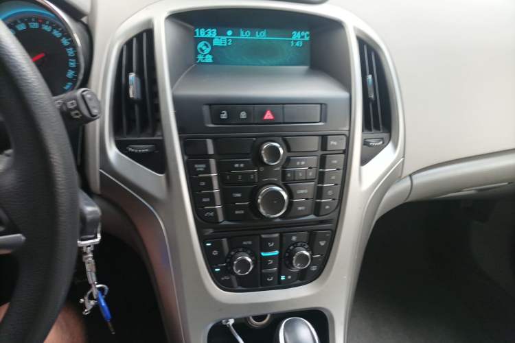 Used Buick GT 2013 XT 1.6L Automatic Fashion Edition Audio And AC Panel