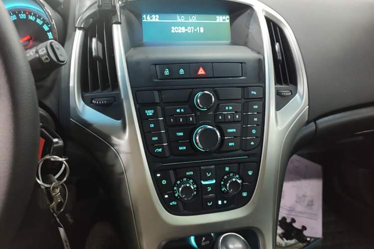Used Buick GT 2013 XT 1.6L Automatic Fashion Edition Audio And AC Panel
