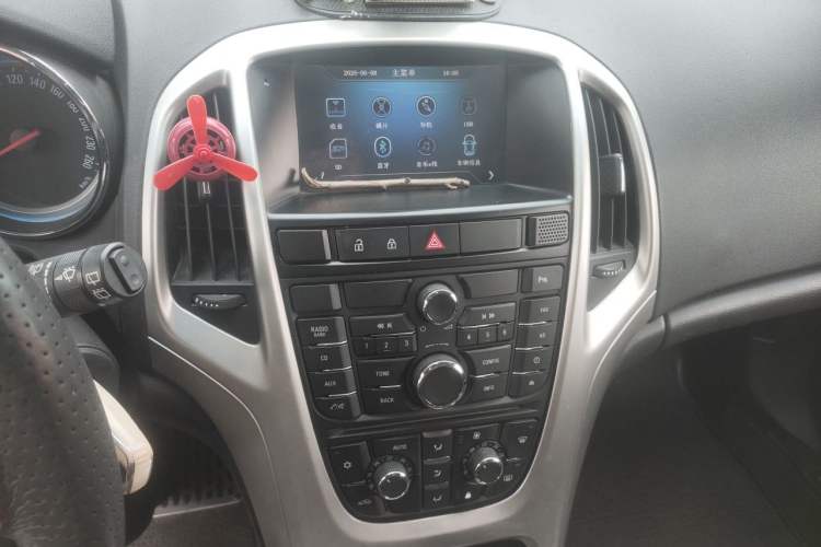 Used Buick GT 2013 XT 1.6L Automatic Fashion Edition Audio And AC Panel