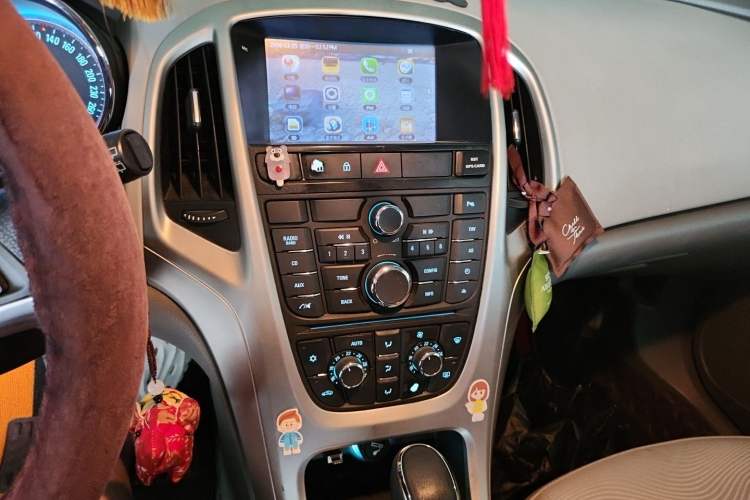 Used Buick GT 2013 XT 1.6L Automatic Fashion Edition Audio And AC Panel