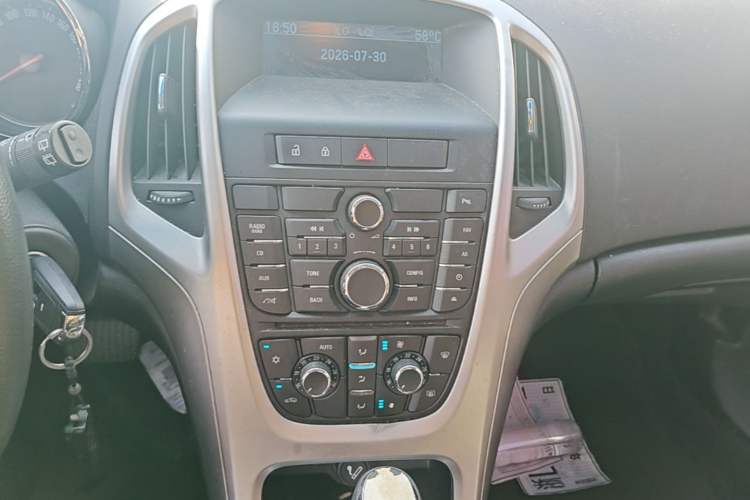 Used Buick GT 2013 XT 1.6L Automatic Fashion Edition Audio And AC Panel