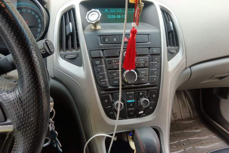 Used Buick GT 2013 XT 1.6L Automatic Fashion Edition Audio And AC Panel