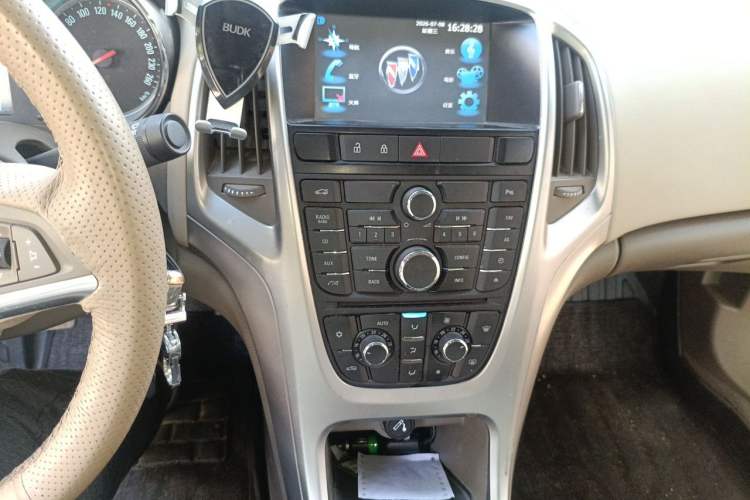 Used Buick GT 2013 GT 1.6L Manual Entry-Level Model Audio And AC Panel
