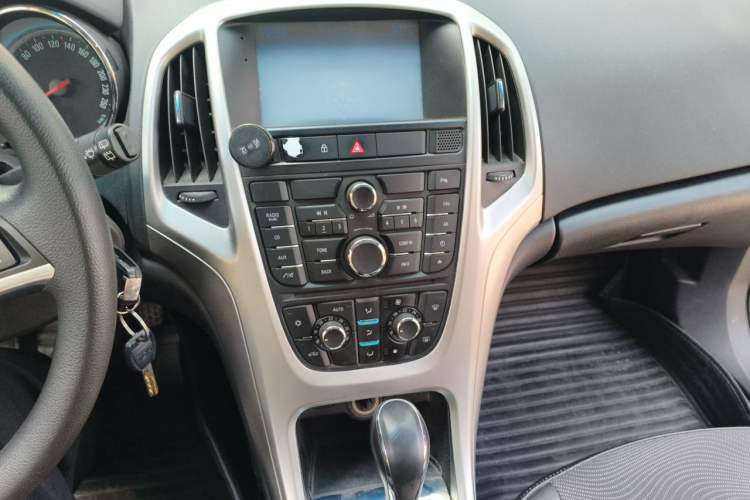 Used Buick GT 2013 XT 1.6L Automatic Fashion Edition Audio And AC Panel