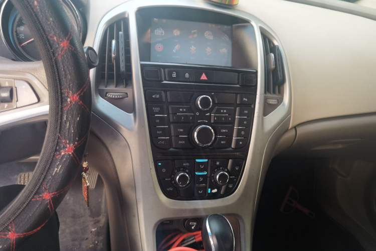 Used Buick GT 2013 GT 1.6L Automatic Fashion Edition Audio And AC Panel